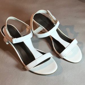Relativity Vintage Patent Leather White Size 8.5